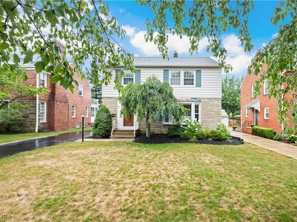 2414 Loyola Rd, University Heights, OH 44118