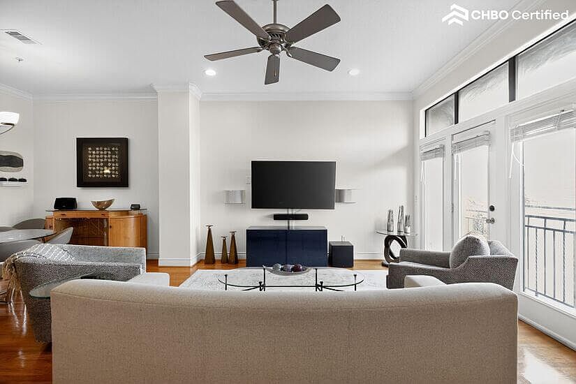 Large TV, internet, streaming and alexa.