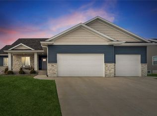 1389 Cardinal Dr, Fairfax, IA 52228