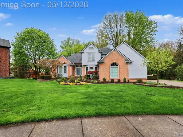 43820 Pinot Noir Dr, Sterling Heights, MI 48314