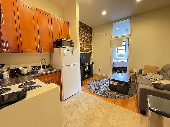 3rd image of 52 Saint Marks Pl APT 5C