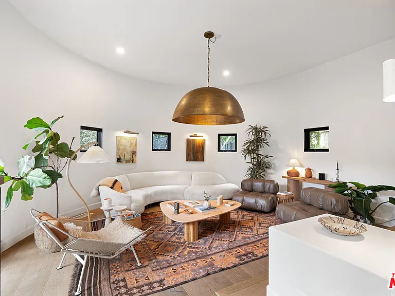 2065 Watsonia Ter — Photo 8