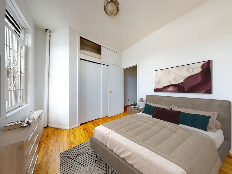 214 E 10th St #10 — Photo 2