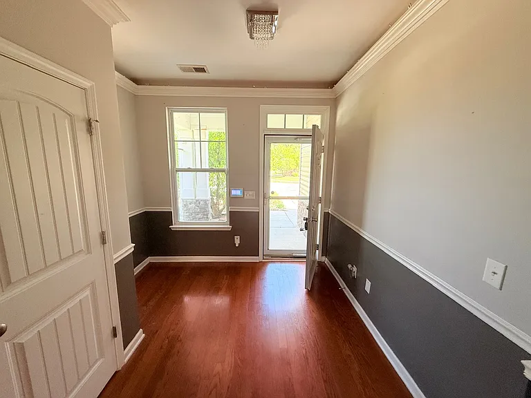 915 Oglethorpe Dr — Photo 13