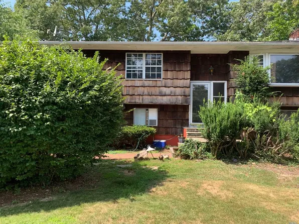 85 Nicolls Rd, Wheatley Heights, NY 11798