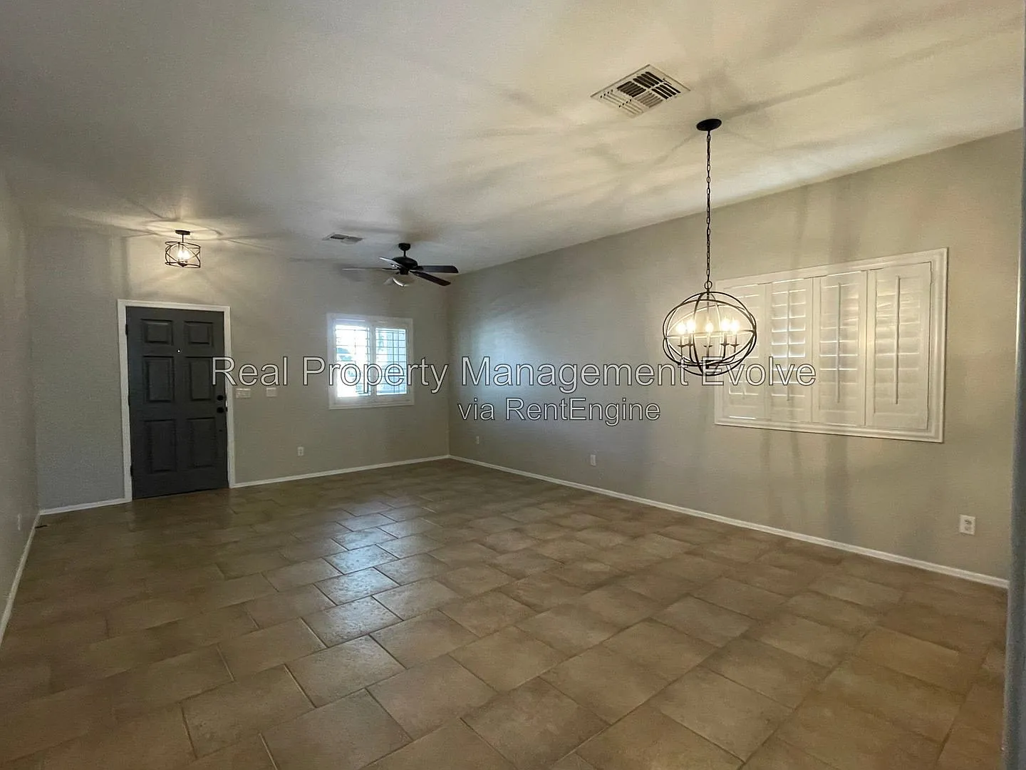 5 bed, 2.5 bath, 2567 sqft, $3,049 — Photo 4