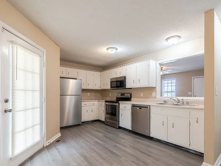511 Potomac Dr — Photo 6