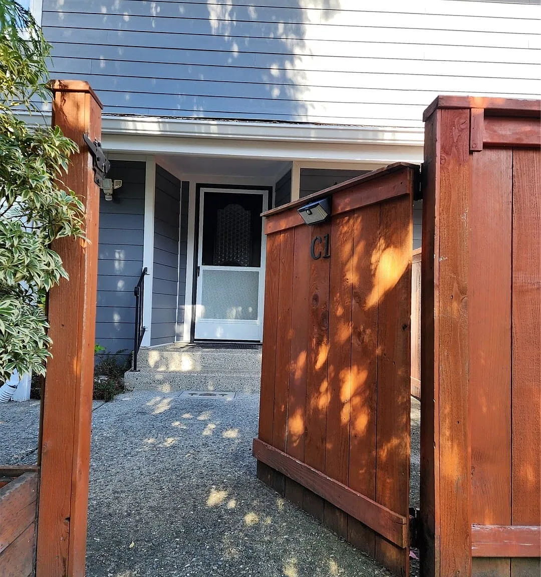 2 bed, 1.5 bath, 1090 sqft, $2,795 — Photo 2