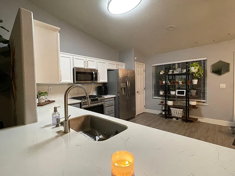 9361 Castleview Dr — Photo 3