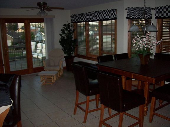 5th image of 44 Woodlake Trl