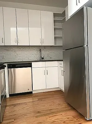 890 Madison Street — Photo 2