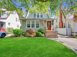 24 Linmouth Rd, Malverne, NY 11565