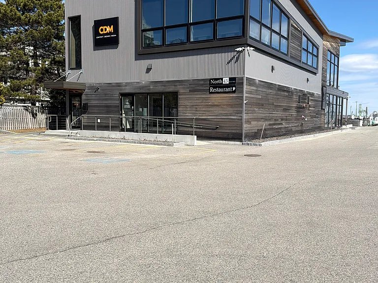 great restaurant walking distance two minutes