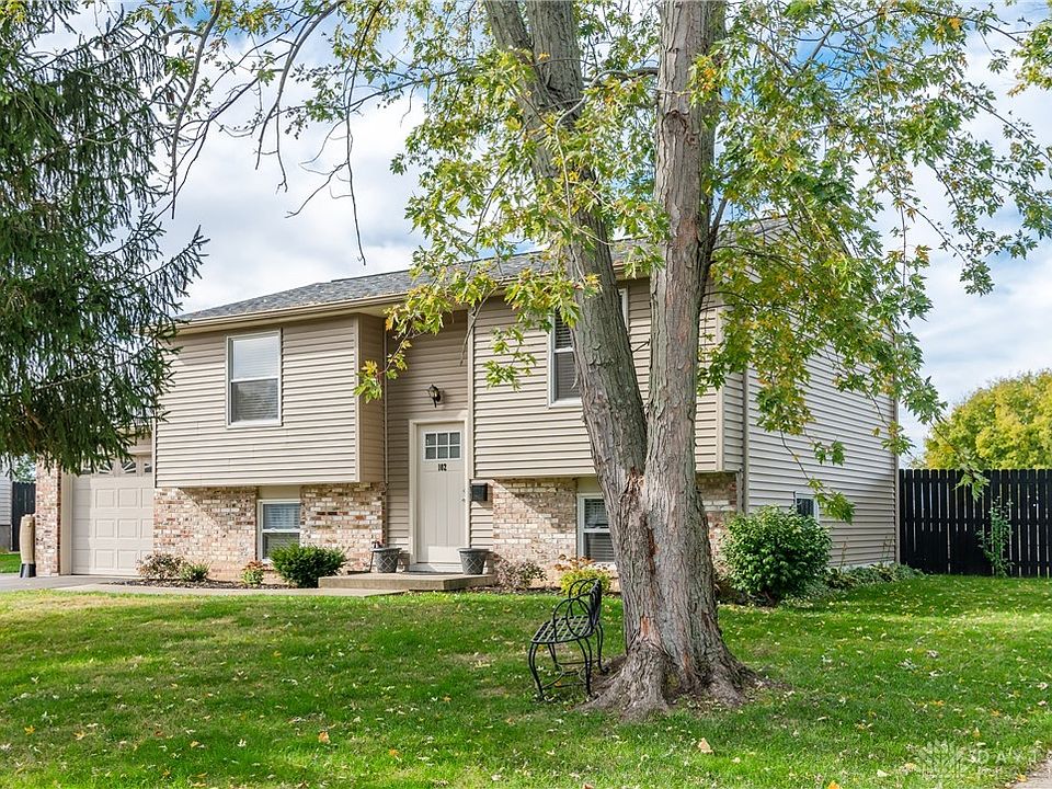 1st image of 102 Calmont Farm Cir