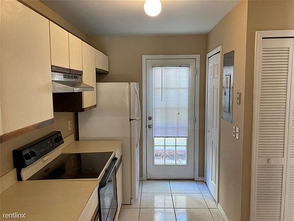 3rd image of 64 Silver Falls Cir