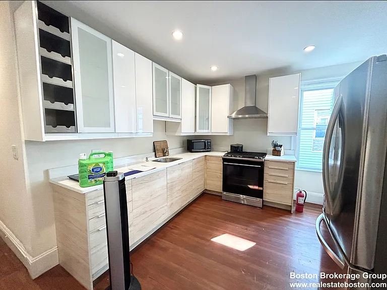 692 Columbia Rd #2A — Photo 2