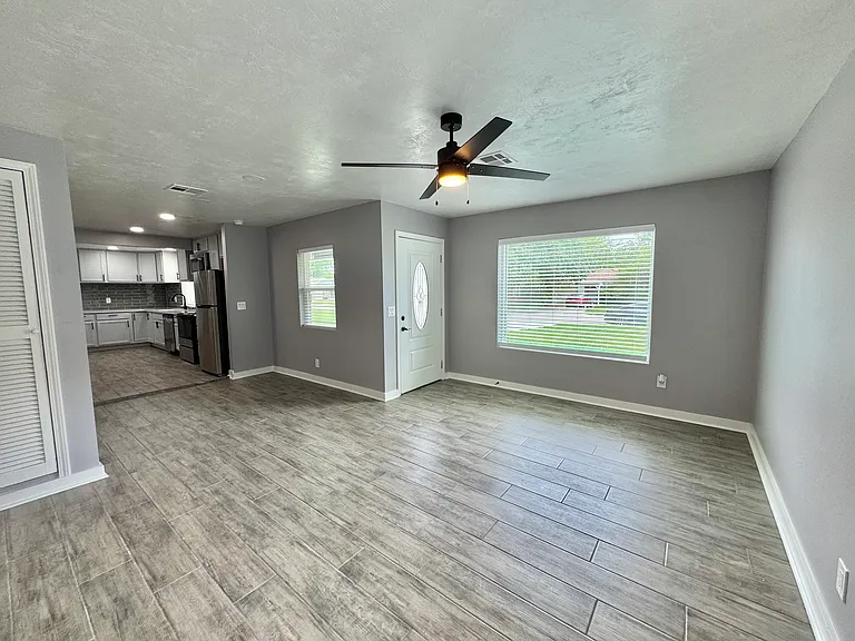 2144 Westchester Dr — Photo 8