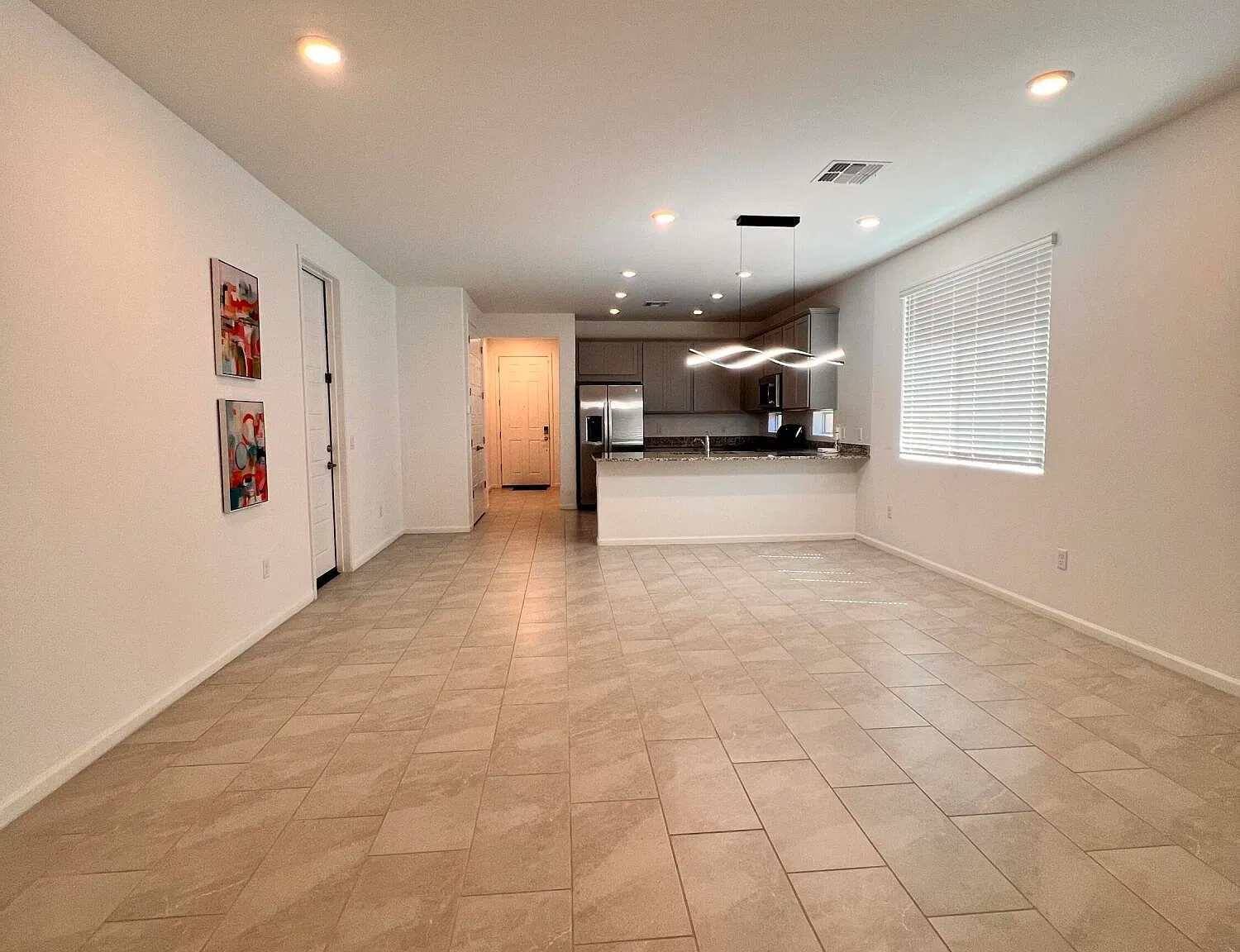 3 bed, 3.0 bath, 1939 sqft, $1,995 — Photo 2