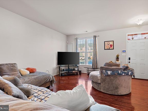 4th image of 23 Mississippi Point