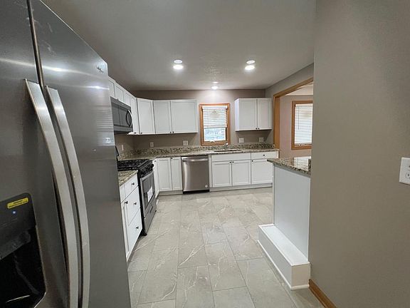 5th image of 102 Spruce St W