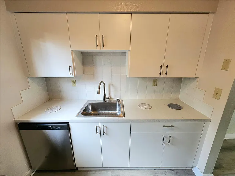 2607 NE 8th Ave #33 — Photo 3