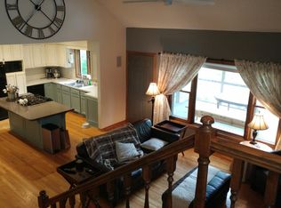 2094 Pin Oak Dr, Eagan, MN 55122