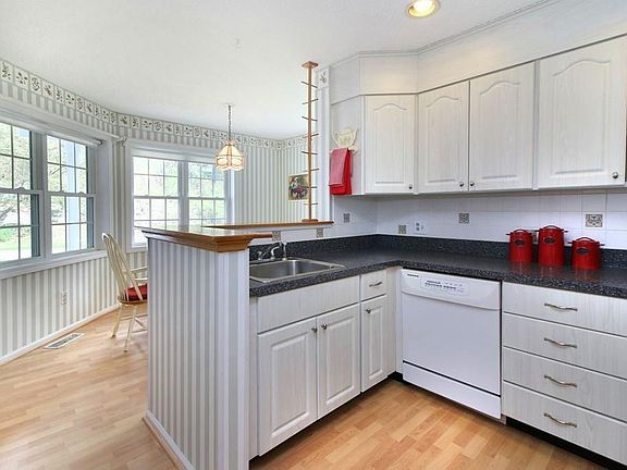 2nd image of 31 Knollwood Ct