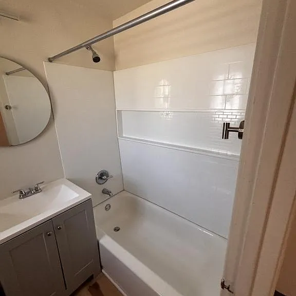 210 N Division Ave — Photo 9