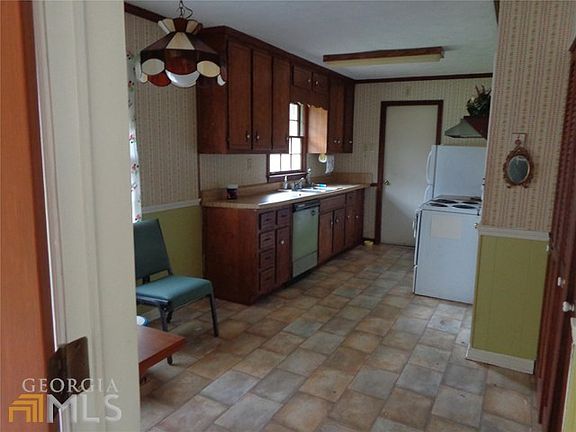 3rd image of 1093 Tony Valley Dr SE