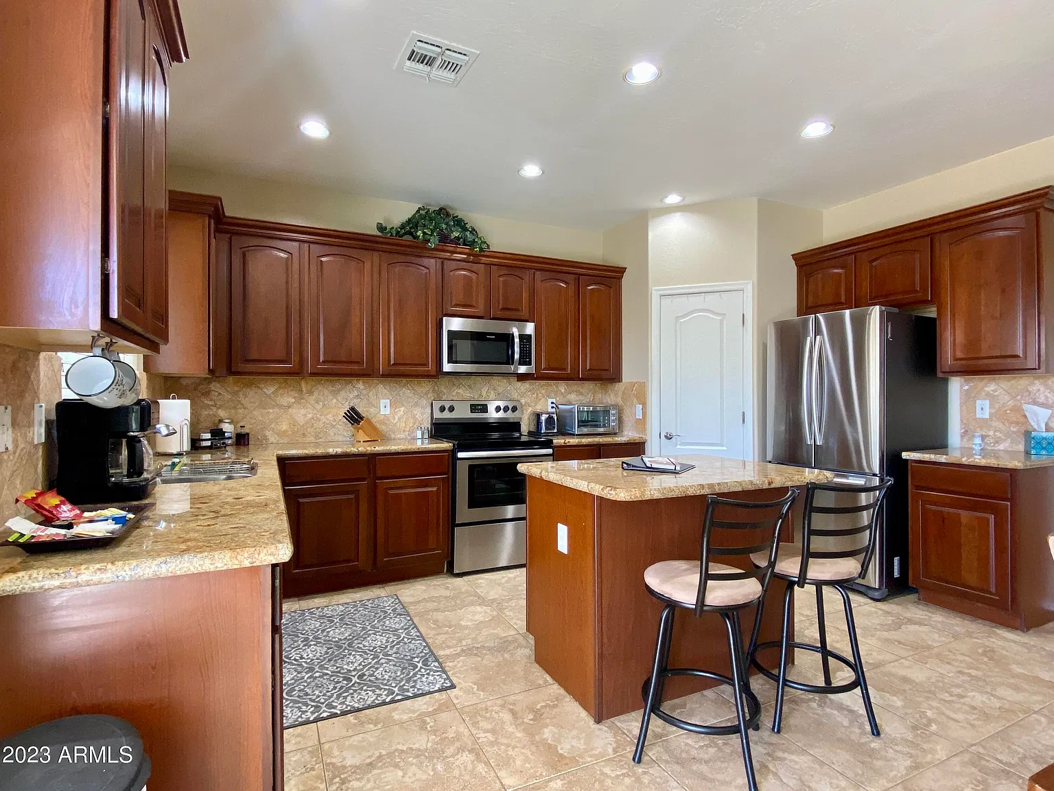 4 bed, 2.5 bath, 2523 sqft, $2,750 — Photo 2