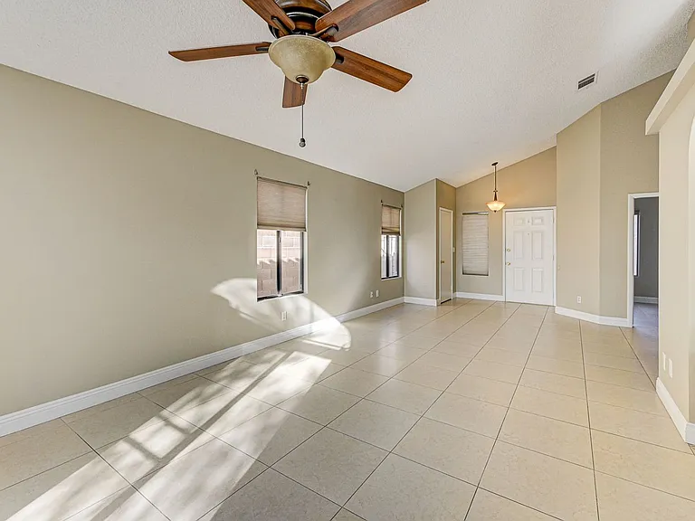 2723 Lovington Dr — Photo 9