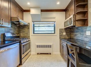74-01 220th St #132B2, Oakland Gardens, NY 11364