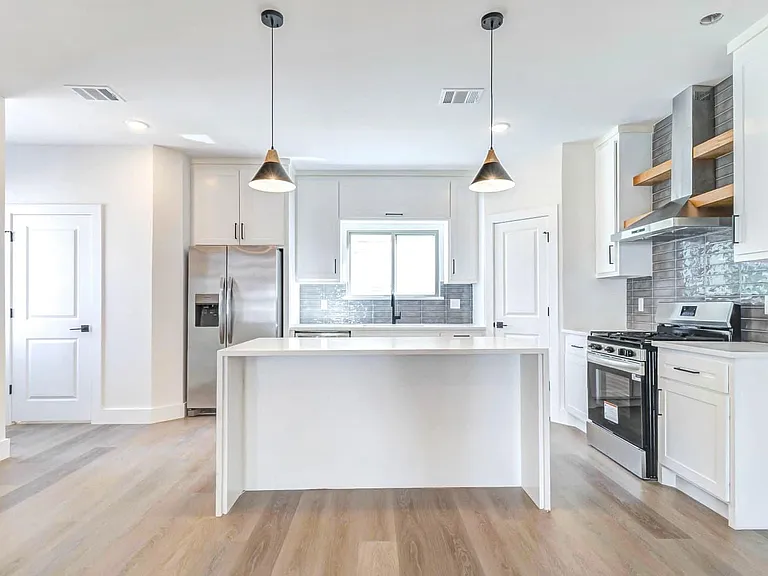 5636 Dolores St — Photo 18