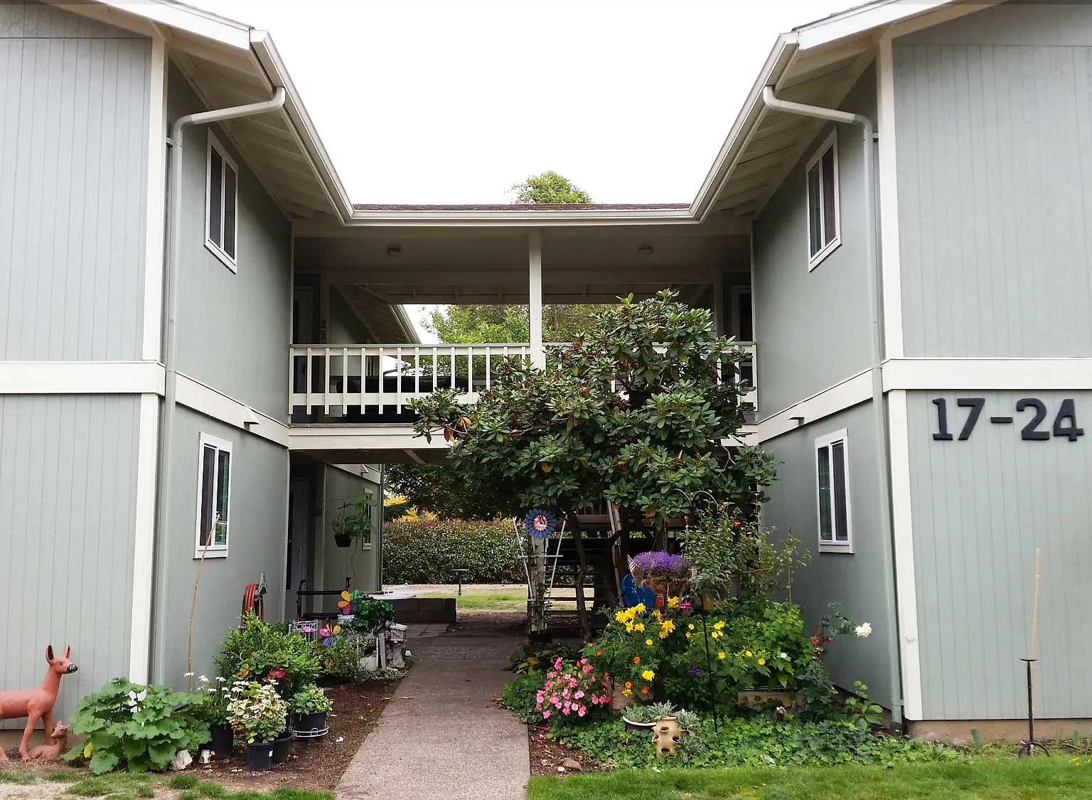 Santiam Terrace — Photo 1