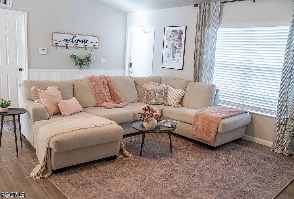 3 bed, 2.0 bath, 1224 sqft, $1,800 — Photo 3