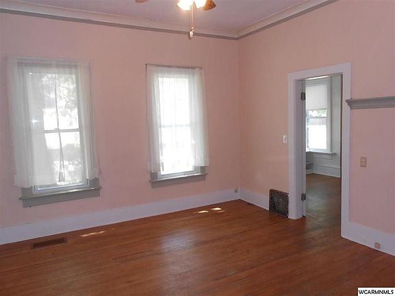 4th image of 316 E 2nd St