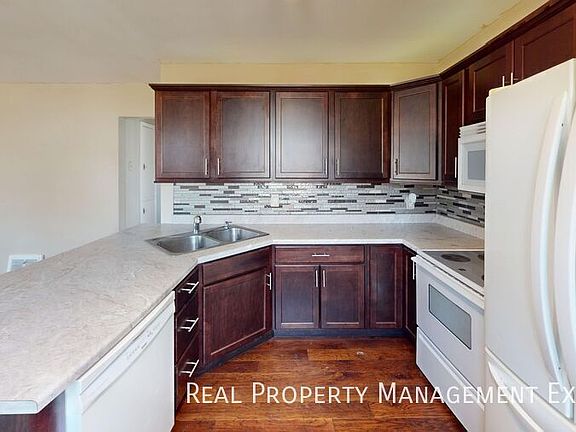 2nd image of 609 S Lyndale Ave