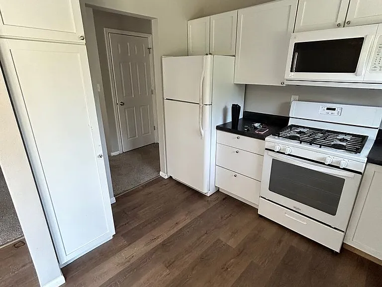 4377 Oxford Dr — Photo 5