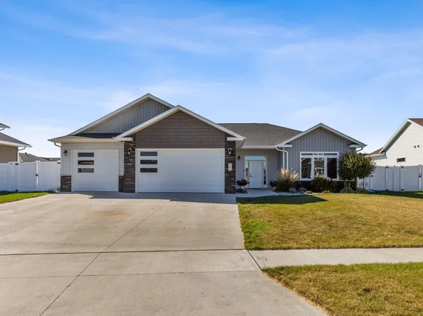 7441 15th St S, Fargo, ND 58104