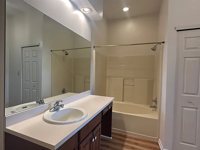 13870 Waycross Dr — Photo 15