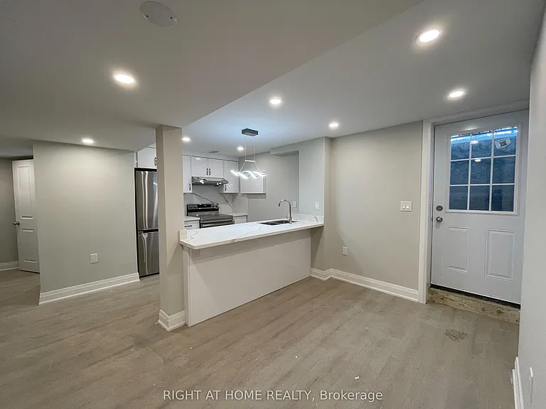3551 Autumnleaf Cres #LOWER — Photo 9