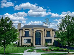 97 Shepherd Ln, Roslyn Heights, NY 11577