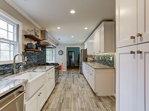 5th image of 3925 White Oak Ln