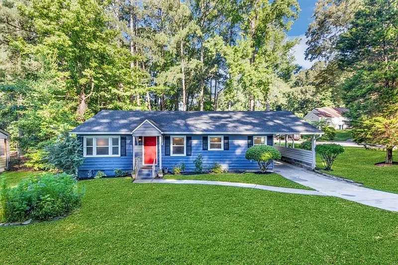 1823 Shirley St SW photo 1