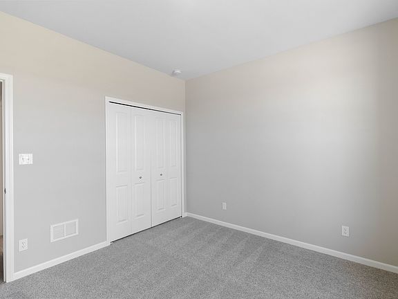 4th image of 9379 Green Meadow Dr
