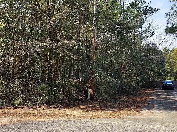 3rd image of 5615 Forest Hills Ln