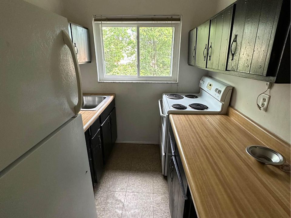 2nd image of 124 E North St APT 10