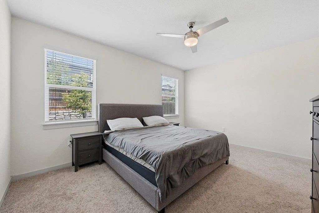 4 bed, 2.0 bath, 1726 sqft, $2,400 — Photo 4