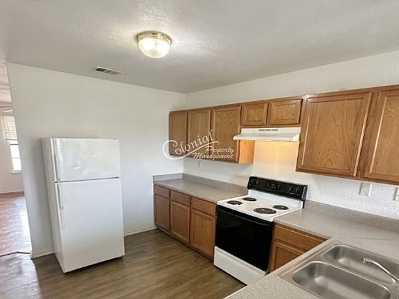 4th image of 3414 Cantabrian Dr APT A