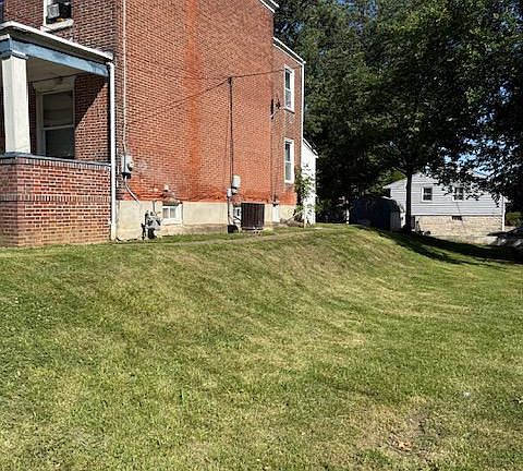 3rd image of 702 Cedar Ave